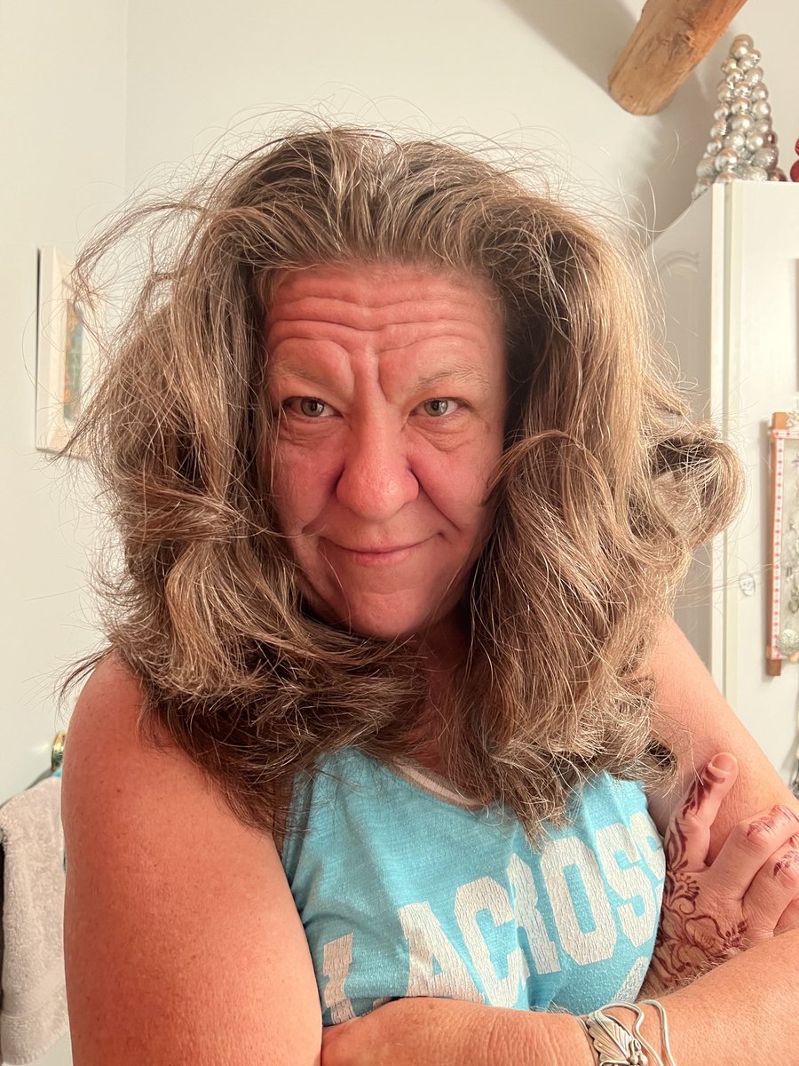 LilacAnja's tweet photo. 80’s hair. Lmao 😂 https://t.co/FXtib24OdQ