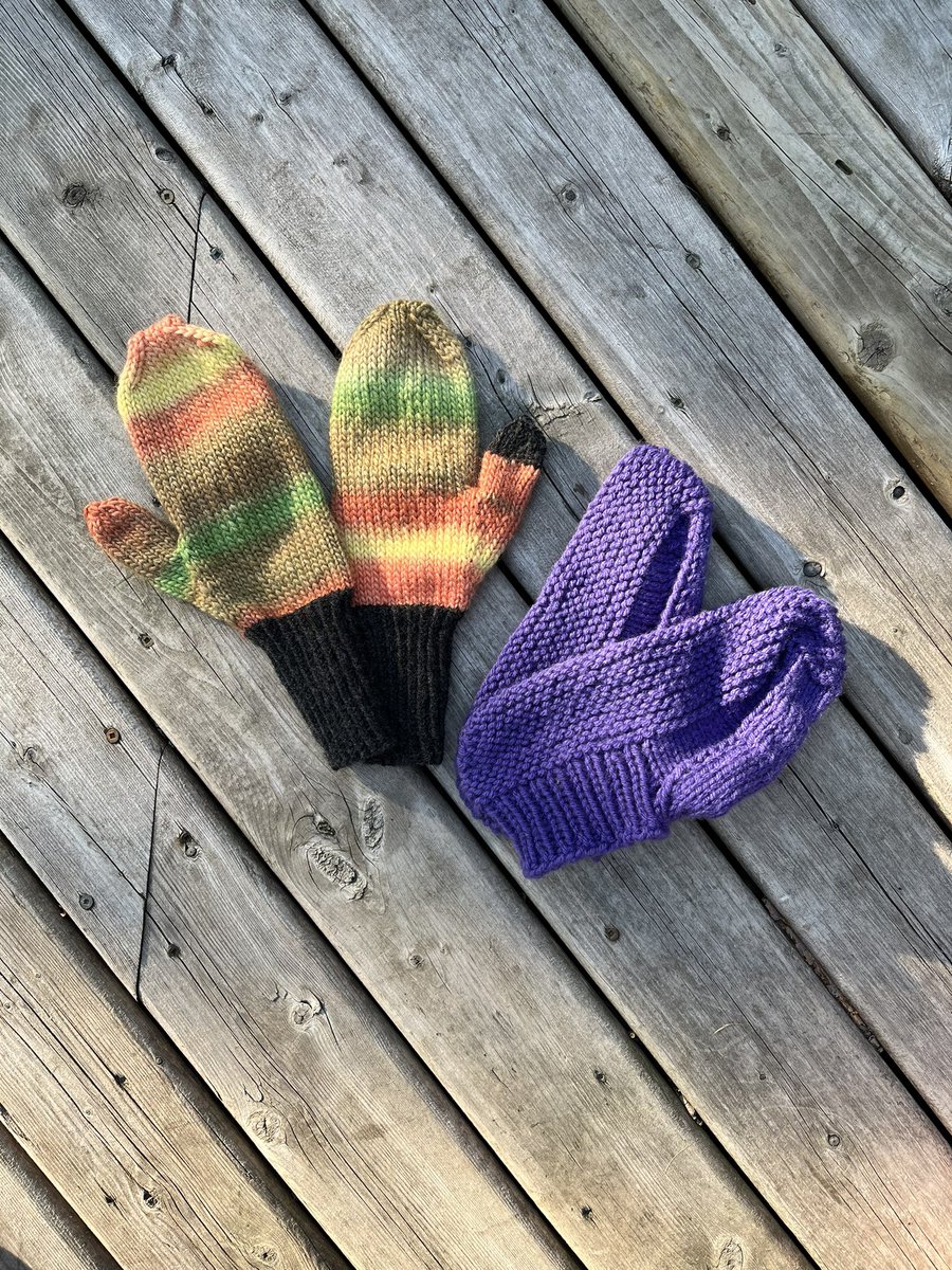kitty_knits's tweet photo. 24/52 (June 18): doing plain mittens because they’re faster, but running out of striped yarn to keep things interesting. https://t.co/f2kR6kyYsq