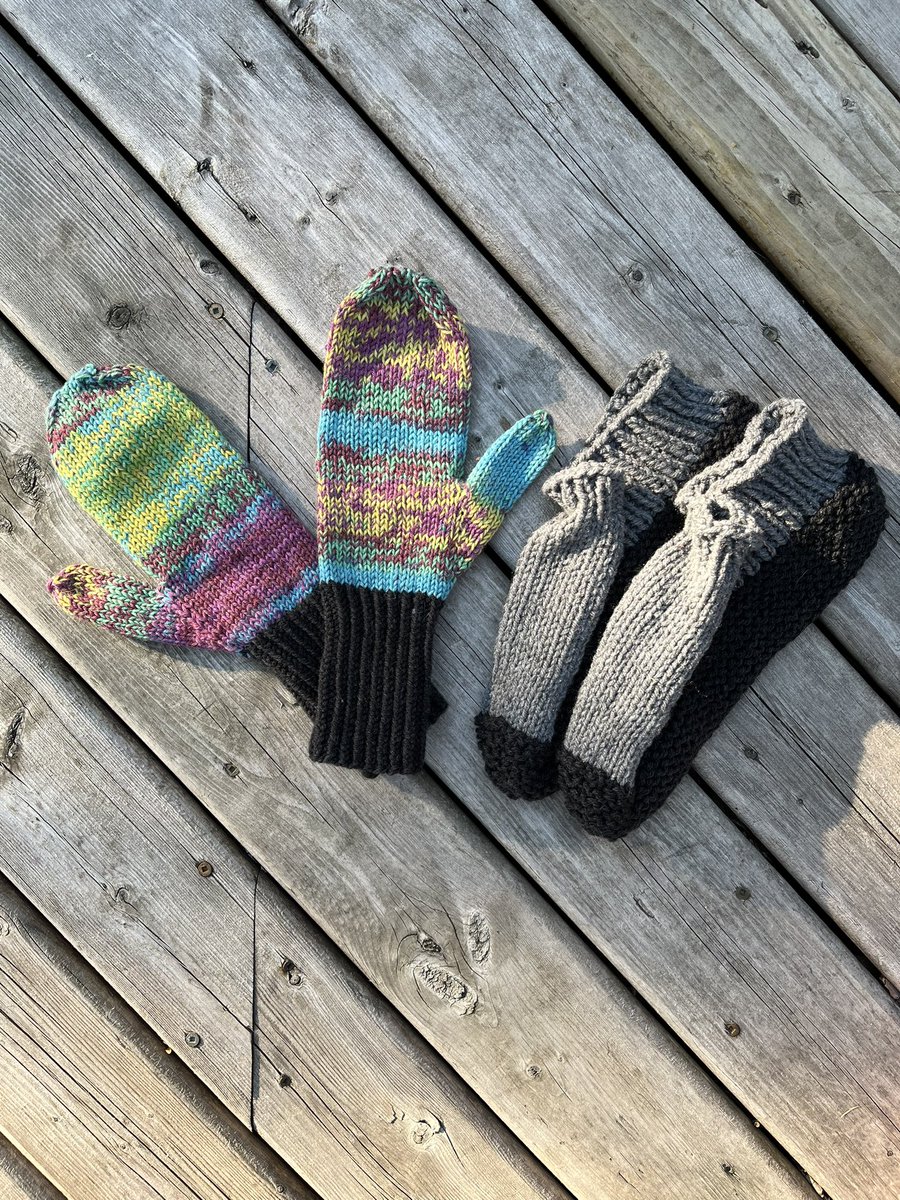 kitty_knits's tweet photo. 23/52 (June 11): love the yarn held double. If only I could figure out a faster way to do the ribbed cuffs. https://t.co/oySYpqZQUH