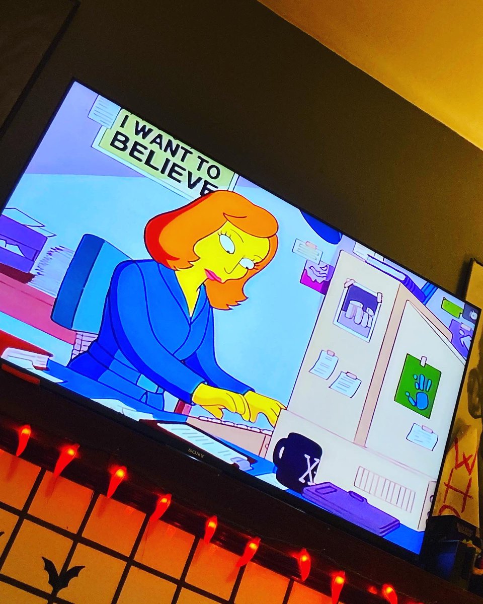 nathanbohatch's tweet photo. One of the greatest crossovers in television history. My two favorite shows ever combined. #thesimpsons #thexfiles #thespringfieldfiles #xfiles #90s #90scartoons #mulderandscully https://t.co/paJs2rKjTg