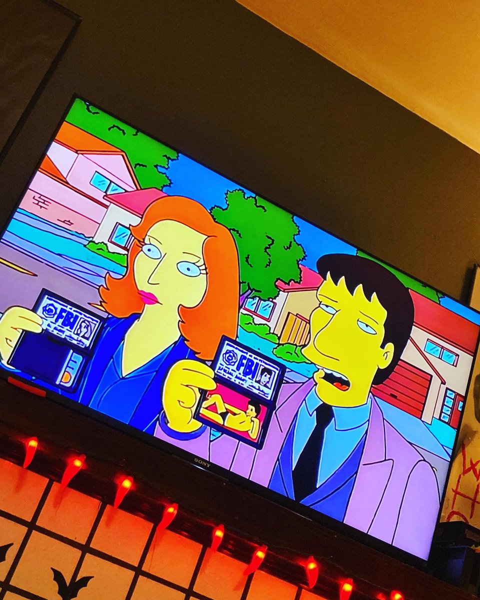 nathanbohatch's tweet photo. One of the greatest crossovers in television history. My two favorite shows ever combined. #thesimpsons #thexfiles #thespringfieldfiles #xfiles #90s #90scartoons #mulderandscully https://t.co/paJs2rKjTg