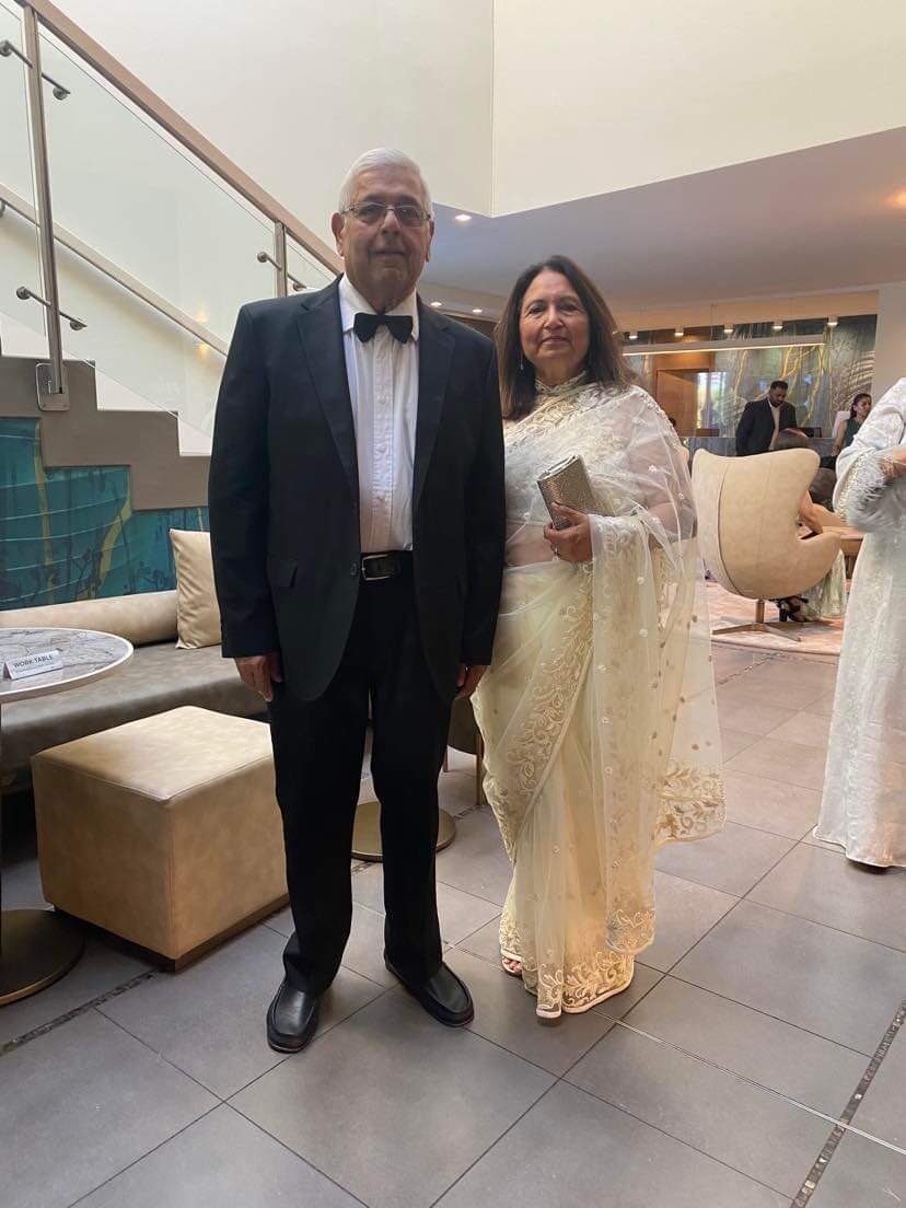 ADSINGHDESIGNS's tweet image. The Gorgeous Kamlesh Makan dressed in signature AD Singh couture! #adsingh #sari #swarovkisaree