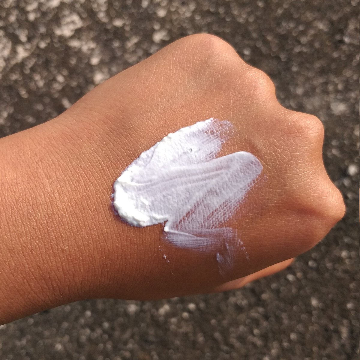 riginsane's tweet photo. Keliatan kayak heavy banget padahal aslinya heaven?!
Sunscreen matte-finished yg udah ngasih perlindungan n jg efek tone up biar wajah ga keliatan kusam!!!
— a thread #racuninskincare #CloudForMySkin https://t.co/EY6pbEjzZc