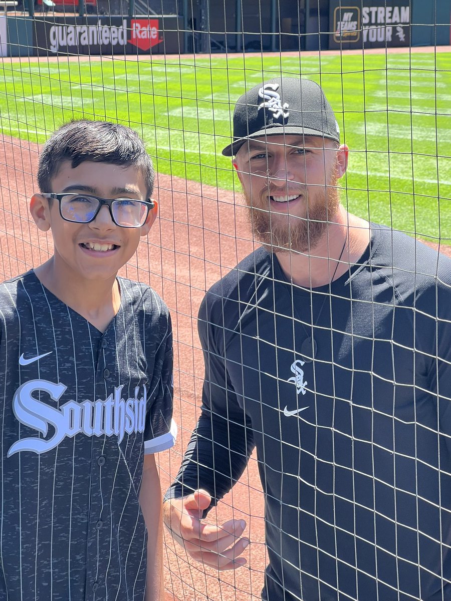 KlugaMrs's tweet photo. July 9.2022 picture that made my kid’s day
August 1.2022 warm-up ball from the same pitcher to make my kid’s summer “one of the best summers”.
Thank you Michael Kopech for being so good to your fans!! ⚾️ @beach2s @whitesox https://t.co/pyNJ8B2vHv