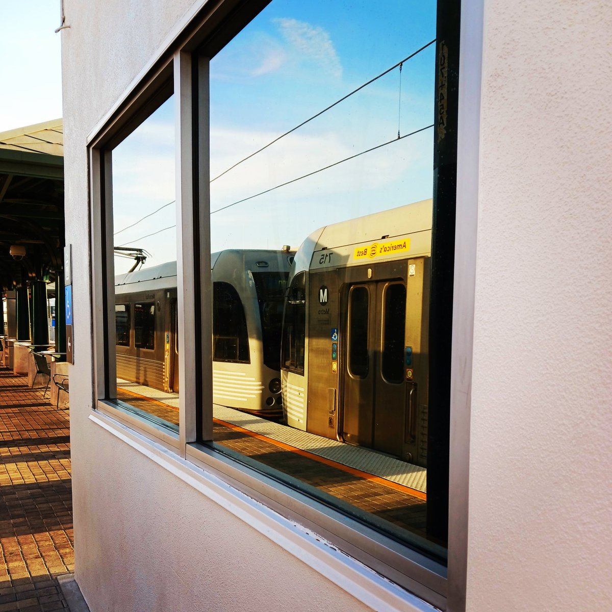 LesLeMonAuthor's tweet photo. Evening Commute - Golden Hour on #LLine #GoldLine @unionstationla @metrolosangeles - 08.01.2022 https://t.co/TQnvBvzJCh