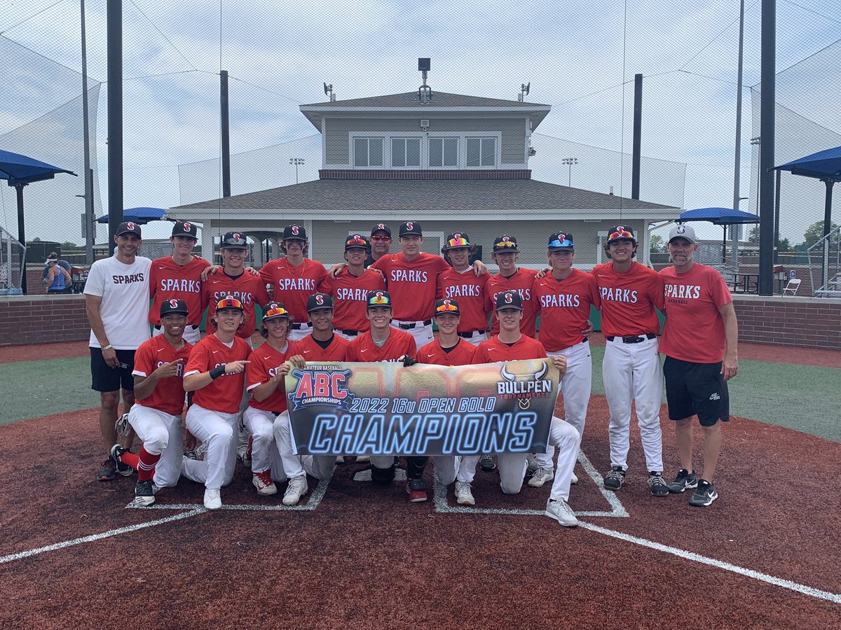 JBGintheHOUSE's tweet photo. What a ride by the Sparks North White 16u team. Made bracket play in all 9 tournaments entered.  Won 4 of them.  Season ends at 43-5-1!  Amazing group of gritty players and exceptional coaching staff! https://t.co/oTJyNjlleR