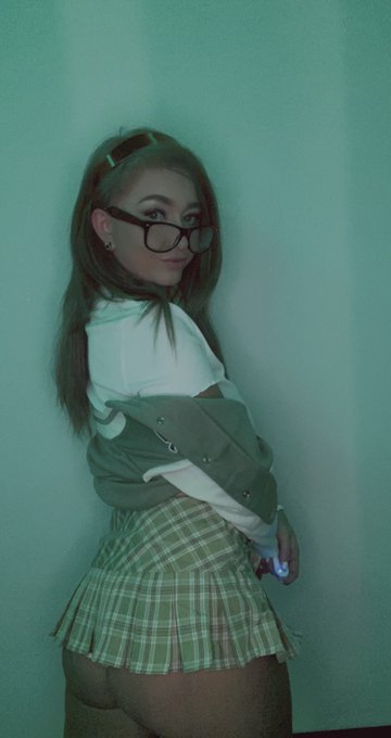 Let&rsquo;s skip school together 📚✏️  @TeamSkeet @teambrian2016 https://t.co/3vVCjp9Ndx<a class="tags" href="/tag/teamskeet">@teamskeet</a><a class="tags" href="/tag/teambrian2016">@teambrian2016</a><a href="/tag/newprofilepic"class="tags"><span>#newprofilepic</span></a>