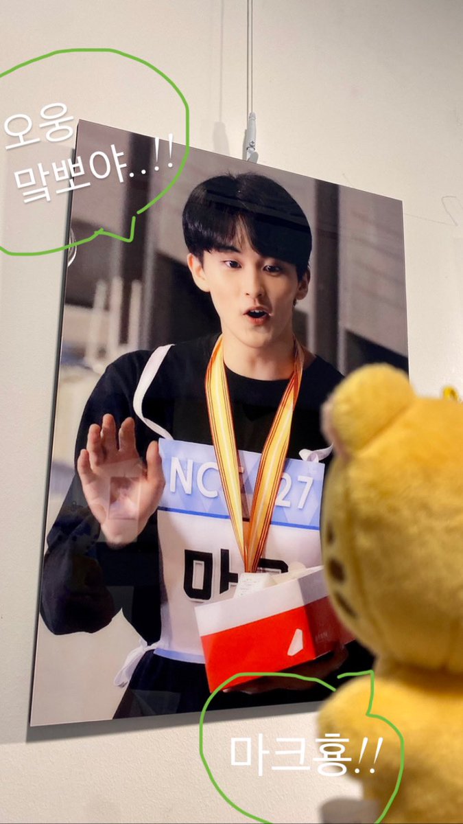 #My_First_and_Last_mark 
2층 전시회가 너무너무 예뻐요ㅠㅠ! 곳곳에 붙여져있는 마크 스티커도 귀여웠어요 예쁜 전시회 열어주셔서 감사합니다 :)