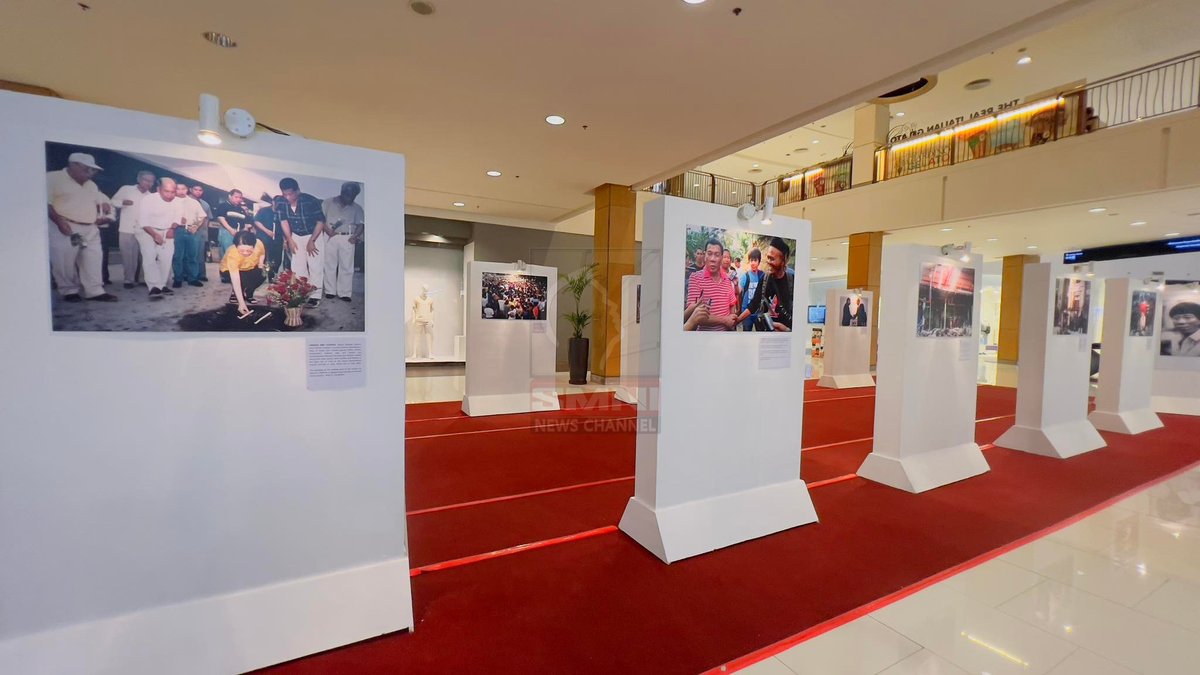smninews's tweet photo. TINGNAN | Photo Exhibit bilang pasasalamat ng mga Dabawenyo kay dating Pangulong Rodrigo Duterte tampok sa isang mall sa Davao City. 

via Jean Domingo https://t.co/TYeUkzfwBT