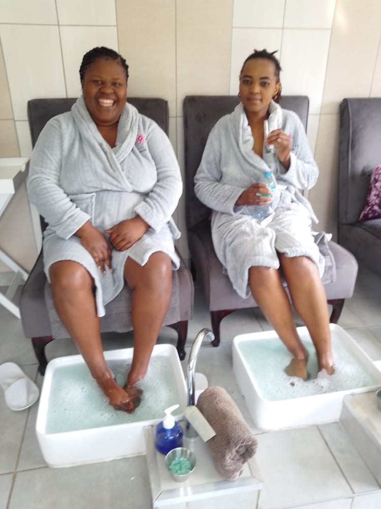 lebo_komane's tweet photo. Single moms of 3 doing it for themselves...#makeyourhappy https://t.co/iqGMi3euSD