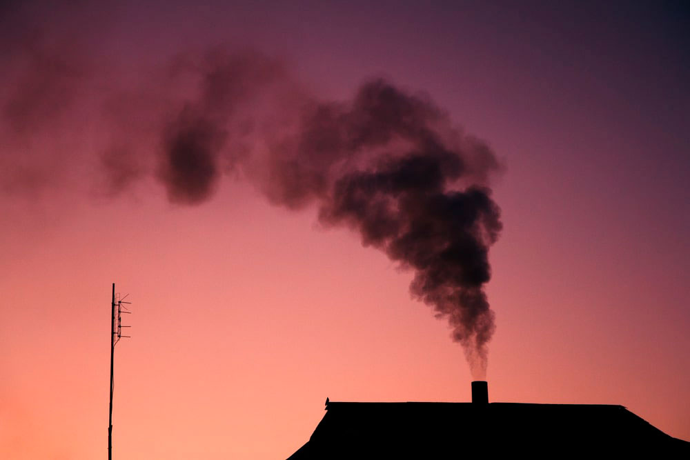 uchile's tweet photo. Estudio @esp_uchile caracterizará contaminación al interior de viviendas y el riesgo que representa para la salud de las personas en el sur del país https://t.co/6IPoKoObxZ https://t.co/pm0ayn5oXx