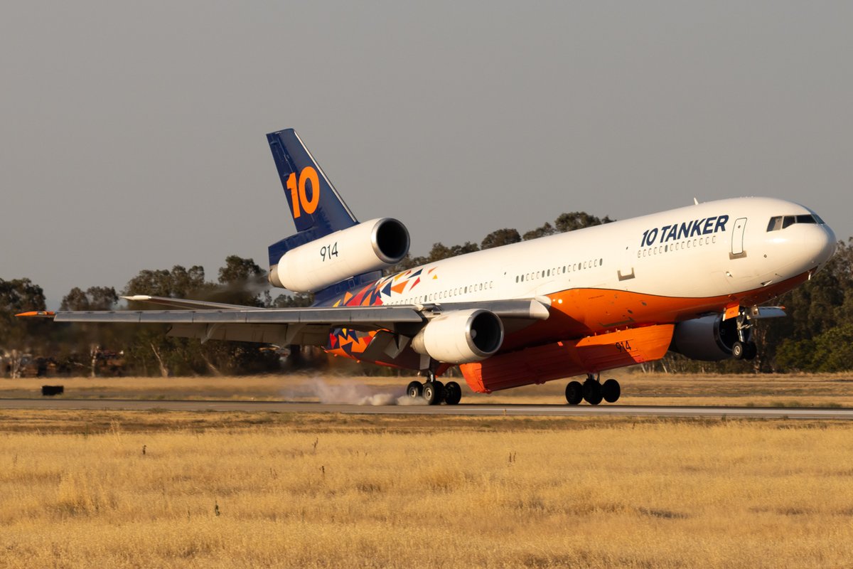 Tanker 914 N603AX landing at McClellan Airport after fighting the Washburn Fire in Yosemite, CA (7/11/22)