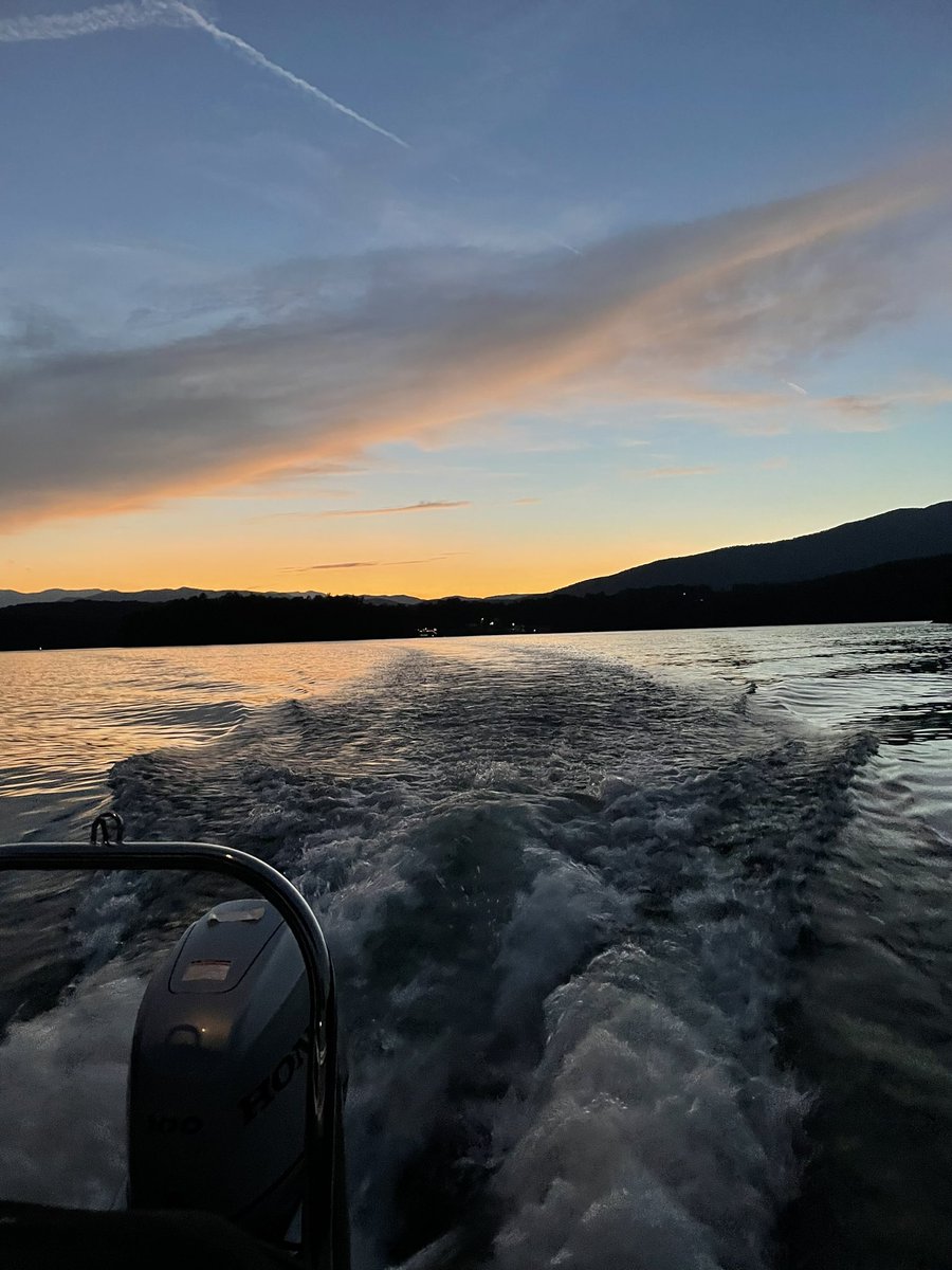 KimberlyDechant's tweet photo. This is what summer work life balance looks like. Don’t forget to take care of yourself and enjoy the view. #lakejames #appalachiantrail #BrysonCity #maxpatch https://t.co/HPyVHhbGit