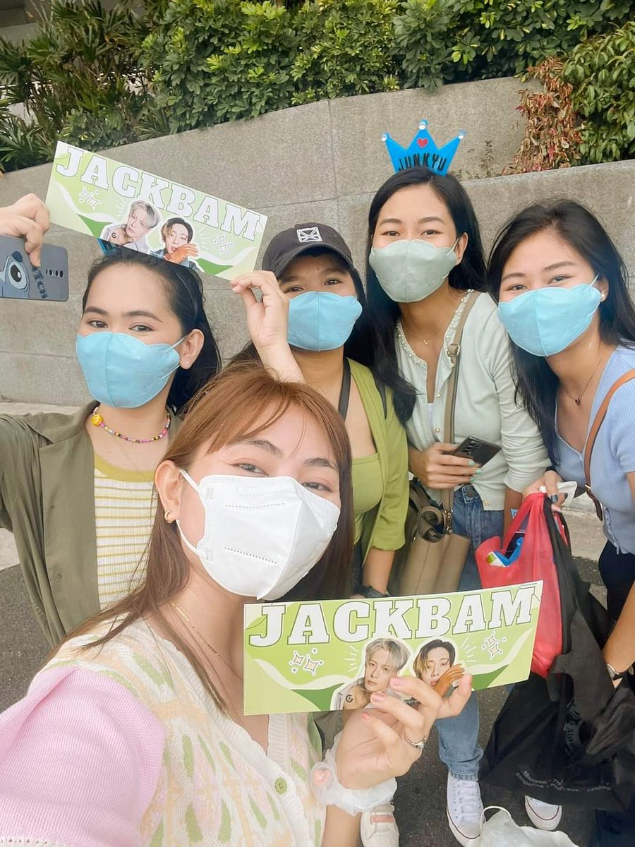 icecandyy88's tweet photo. Handed out more than 100 copies of JackBam hand banners last #2022KpopMasterzInManila ππ
Thank you @geenixgrafix ang ganda ng output. Check out their printing services super recommended! β¨
#geefeedbacks
Shout out to @anna_kunie thank youfor recommending geenixgrafix π₯° https://t.co/ZSBvnJnXIp