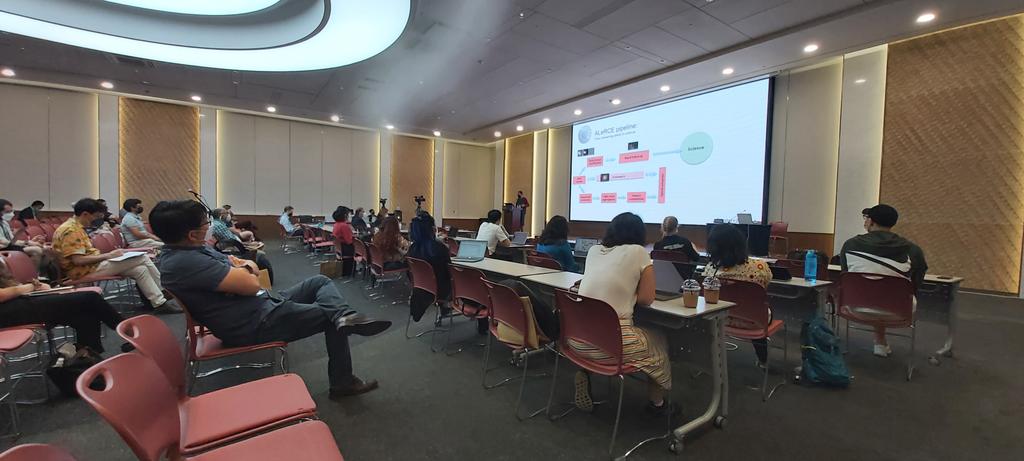 AstroInformatics (@astroinformatix) on Twitter photo #IAUGA2022 after an excellent introductary talk by <a href="/SaraWebbScience/">Dr. Sara Webb</a>, Guillermo <a href="/CabreraVives/">Guillermo Cabrera Vives</a> compares #DeepLearning with classical learning #IAUGA2022 after an excellent introductary talk by <a href="/SaraWebbScience/">Dr. Sara Webb</a>, Guillermo <a href="/CabreraVives/">Guillermo Cabrera Vives</a> compares #DeepLearning with classical learning