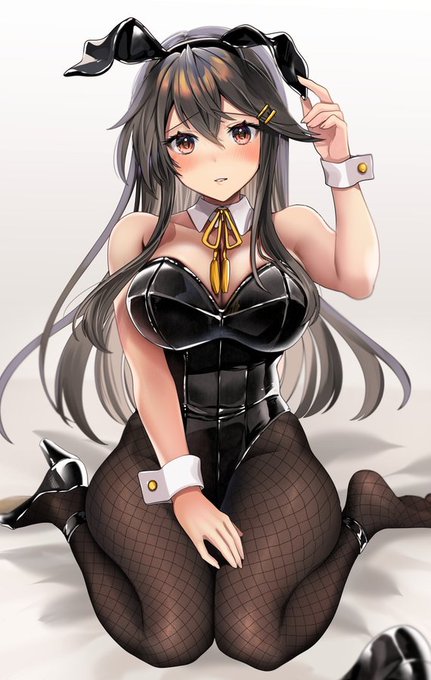 #バニーの日 
(後半3枚は春先に描いたラフ。脱稿したら今月清書したい模様) 