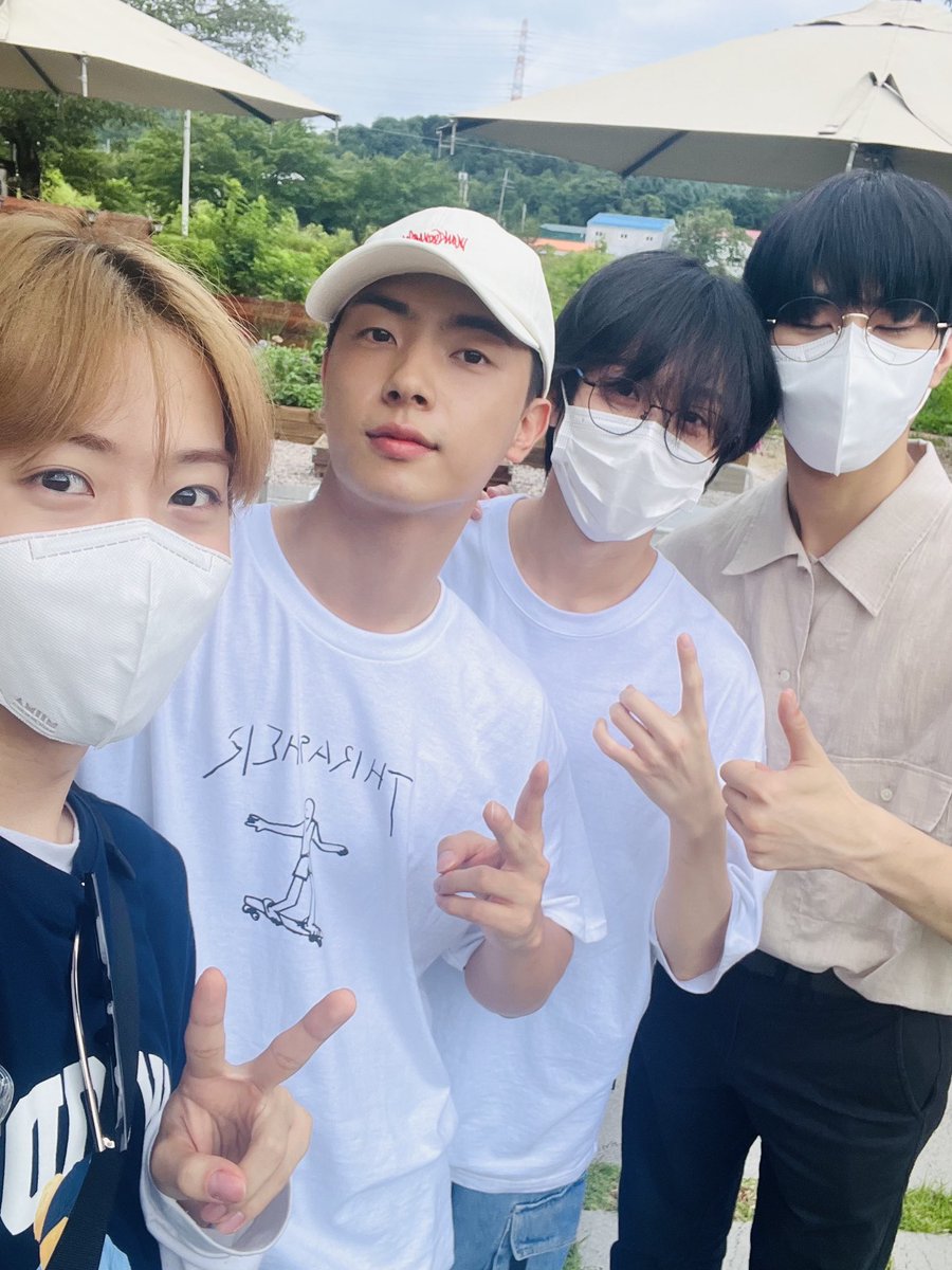 kanghyunthings's tweet photo. I'll be right back weves. I love you 💜 fc https://t.co/jhYRLaYqL2
