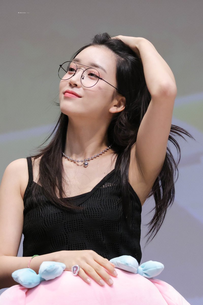 baesuminpics's tweet photo. sumin looks so fine https://t.co/SKsptbZS2L