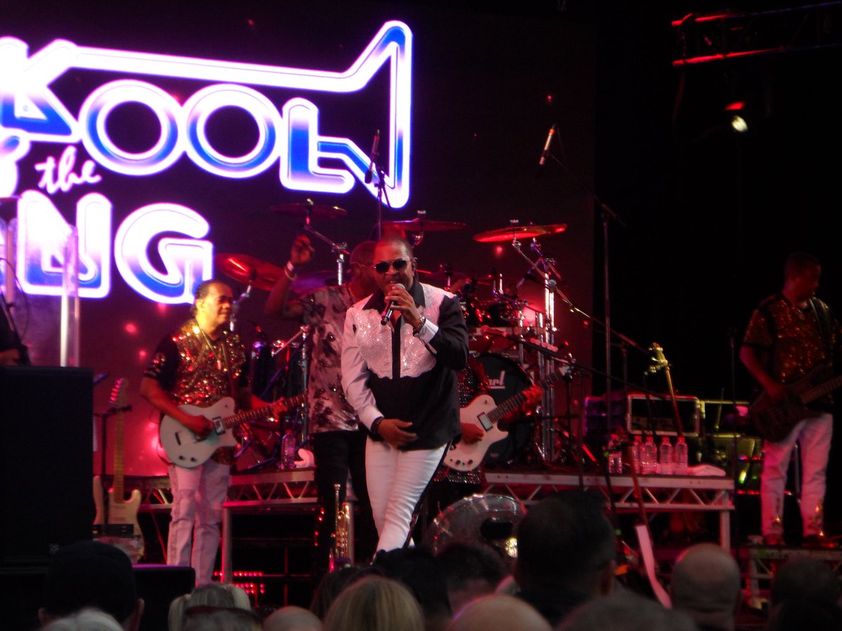 amanda_adams78's tweet photo. @KoolntheGngLIVE Taken from standard #koolandthegang #solihullsummerfest2022 #notvip #notgoldcircle 🎤🎸🎶📸: my own https://t.co/RVKPFpdkSA