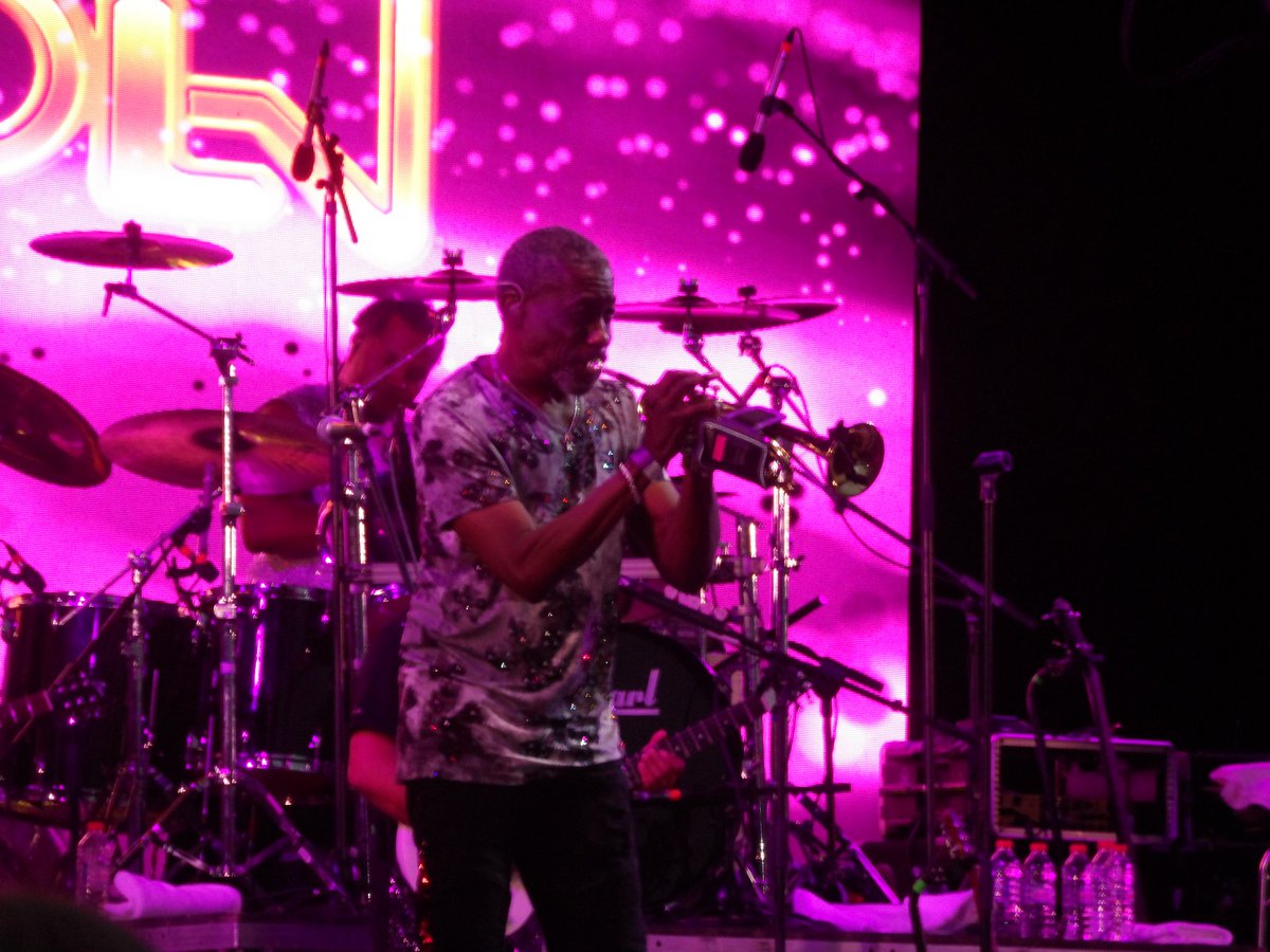 amanda_adams78's tweet photo. @KoolntheGngLIVE Taken from standard #koolandthegang #solihullsummerfest2022 #notvip #notgoldcircle 🎤🎸🎶📸: my own https://t.co/RVKPFpdkSA