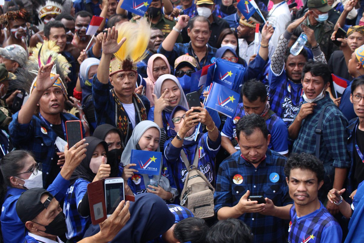 Terpimpin menuju kemenangan 2024.

Bangun poros baru bersama 99 persen rakyat tumbangkan Oligarky

#menang
#menang
#partainyarakyatbiasa