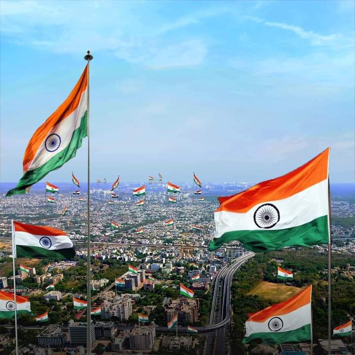 MukulBankariya2's tweet photo. हे ध्वजा ! राष्ट्र की, नील-गगन पर फहरो,
उन्मुक्त पवन में, लहर-लहर तुम लहरो !!
 #HarGharTrianga https://t.co/GXxAWMTE9L