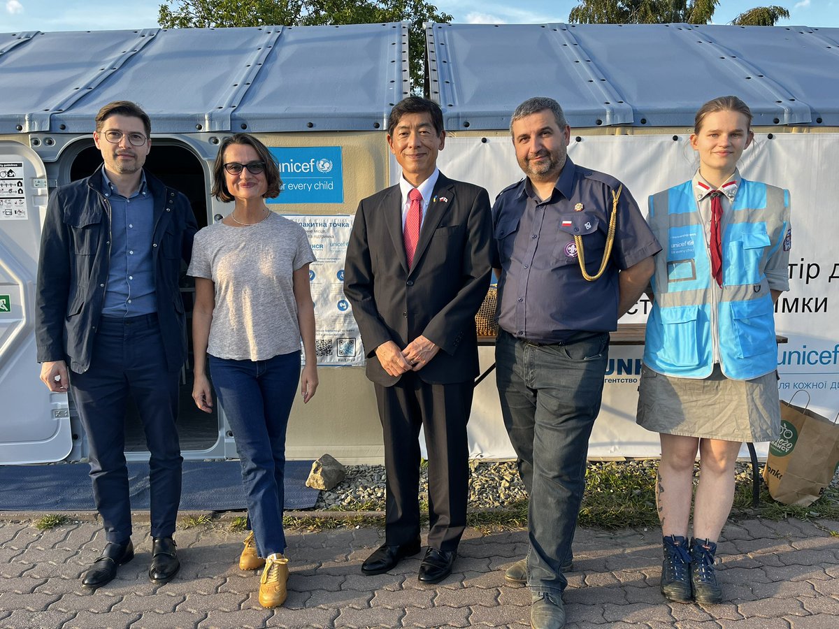 Joint visit with H.E. Miyajima Akio, Ambassador of Japan in Poland, to Medyka border checkpoint #bluedot. Monitoring the current situation and discussing scenarios for the coming winter. 
#winterization #preparedness #ForEveryChild #UNICEF #UnicefinPoland