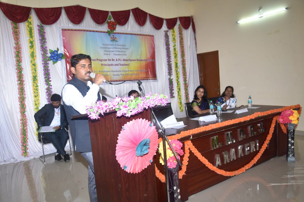APJ_Vijayapura's tweet photo. Ond day orientation program was held for Dr. APJ Abdul Kalam Resi. School Principal/Teachers @MorajiResi on 31/07/22

@Pundaleekmech 
@DOMGOK 
@MinorityWelfar1 
@Captain_Mani72 https://t.co/0nIboxwbJc