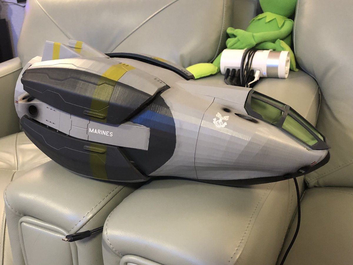 GeekToyLove's tweet photo. Finished the UNSC Bumblebee Lifepod.
#Halo #2022Commissions #GeekDen https://t.co/yuxoZug6AC