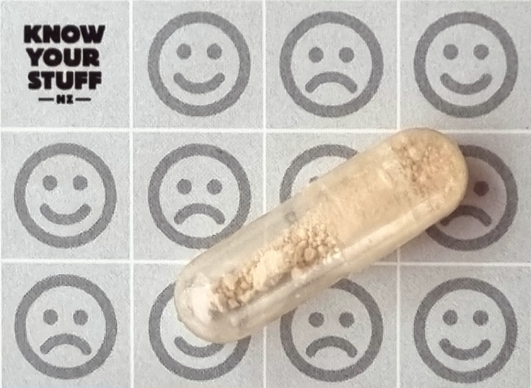 KnowYourStuffNZ's tweet photo. We've found a new synthetic cannabinoid being sold as MDMA 🙄 

It's the first time MDMB-5Br-INACA 's been seen in Aotearoa.

Gee, it's almost like banning existing substances only makes drug manufacturers make new substances to get around the law 🤔

https://t.co/ZsqRJDNSb3 https://t.co/63UqrPYFOb