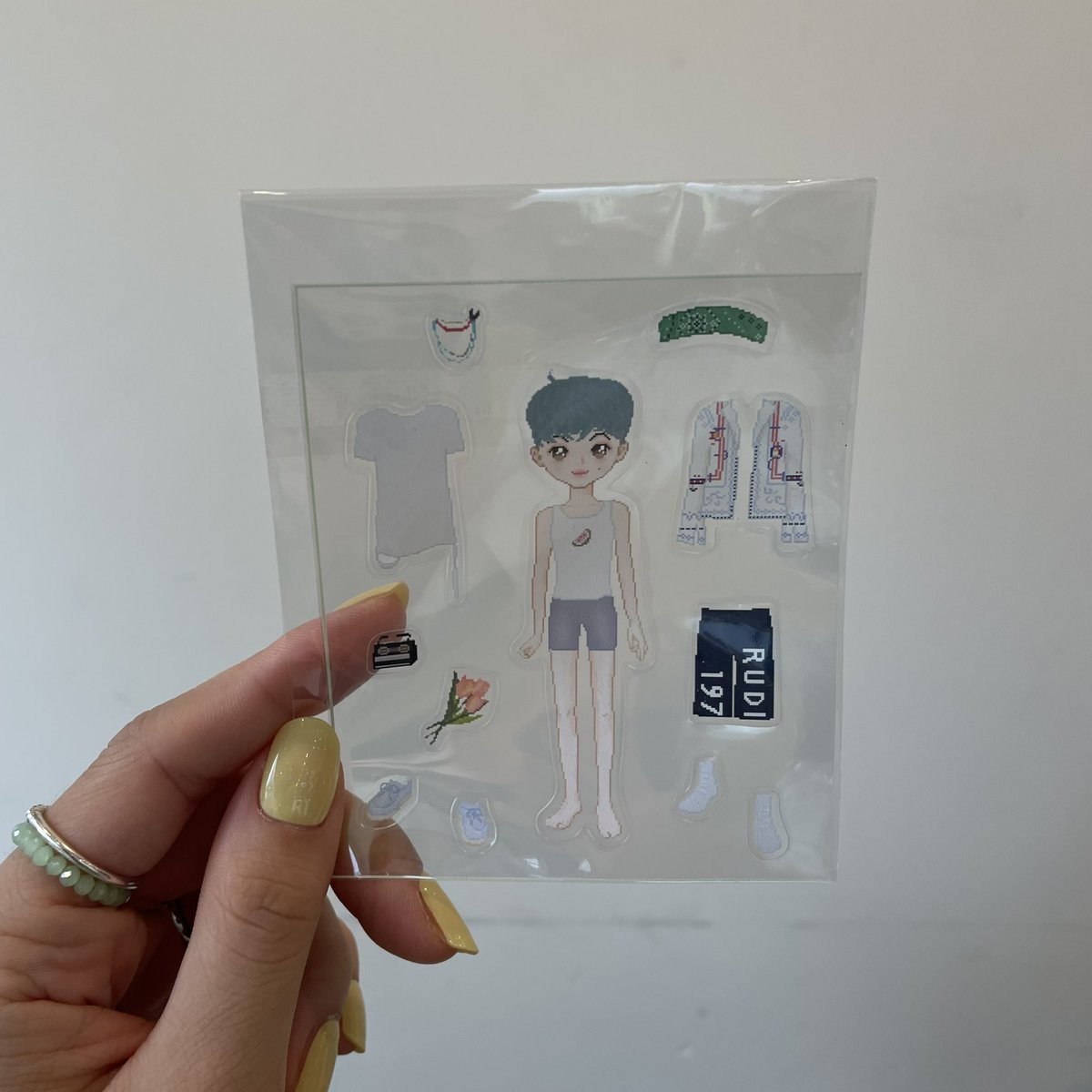 he_ma_rk's tweet photo. 📍카페 티케

청량그자체인 헬퓨마크🍃
에잇볼🎱마카롱세트 너무너무너무 귀여웠구 컵홀더럭드 당첨돼서 옷입히기스티커받았어요ㅋㅋㅋㅋ특전도 실용적인거 좋아하는 저한테 진짜 최고👍 전시돼있던 페브릭포스터도 너무 예뻤어요ㅠㅠ

#마크와_함께하는_한여름의_소풍
#the_midsummer_picnic_club https://t.co/NdKTCjLRct