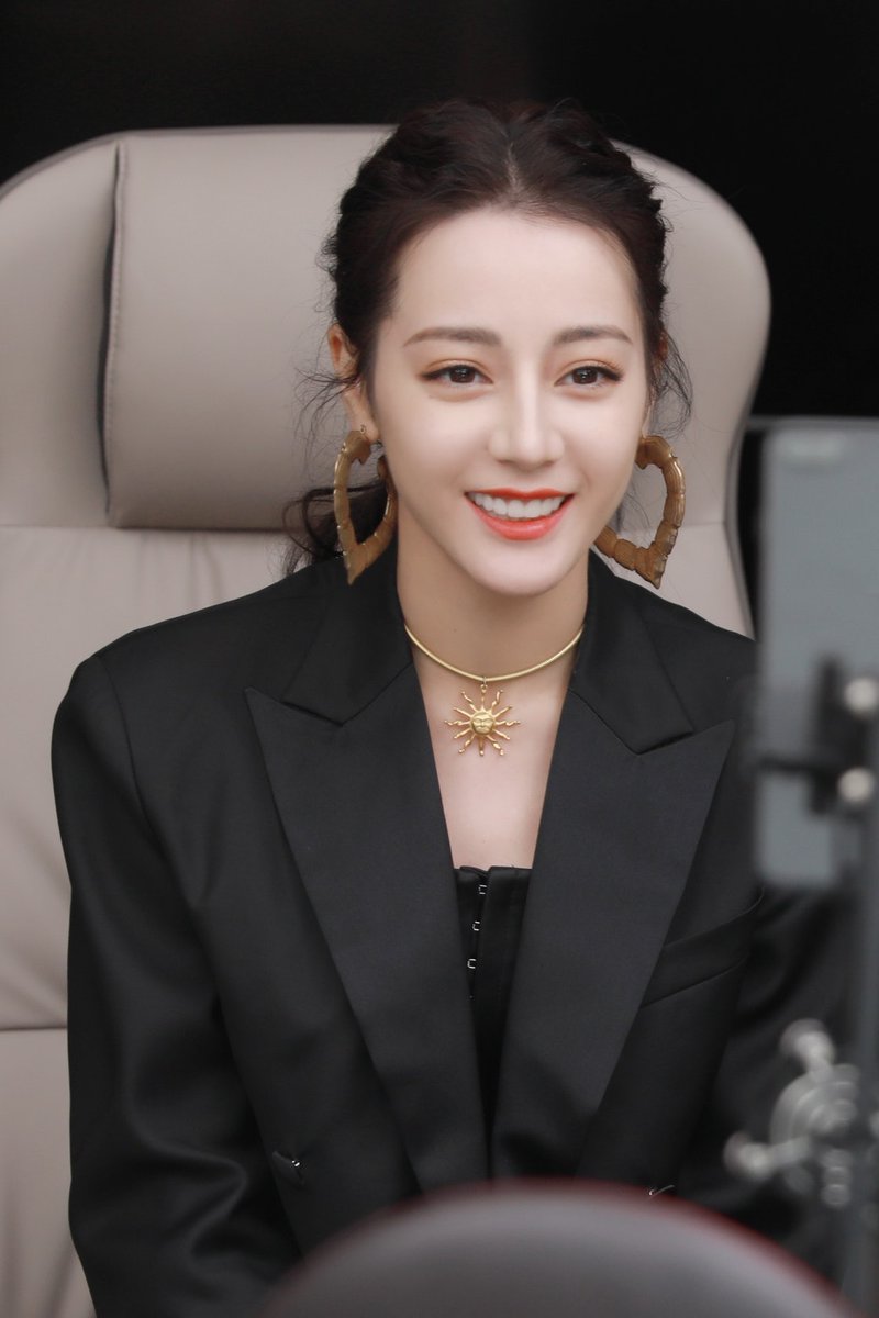 q5LVvZU55lzRWWc's tweet photo. "คุณคือพระอาทิตย์ที่ฉายแสงแห่งความอบอุ่นใจ"
"คุณค���อดาวที่เปล่งประกายในใจผมมาตลอด"
Like the sun and the stars of each other.
🐼🌞🌞💫💫🌜🌜🌷🌷🌷🌷🌷🌷🌷🌷🌸🌸🌸 https://t.co/deGywwphgk