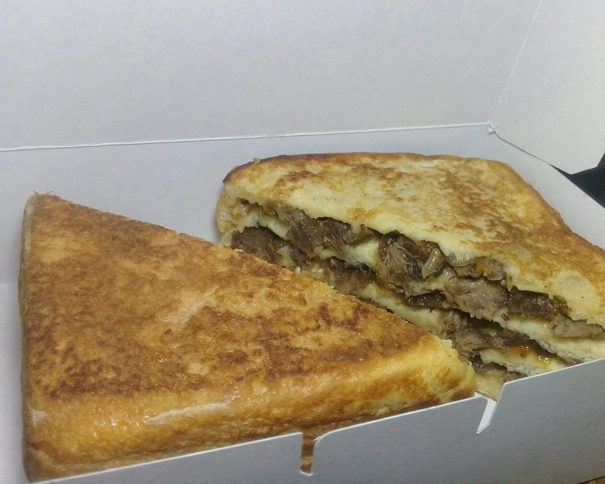 foodaffairZW's tweet photo. We do sandwiches two ways, BiG &amp; BiGGeR. 💪☺
Get our LARGE range with 3 STACKS of STEAK 😍, its large enough to feed a village for only $5.00 &amp; $5.50. 😋 Harare deliveries &amp; pickup option available. 

#SandwichesAreForWhenever
#SecureTheBox
#SandwichAffair
#BreadShallNotGoAlone https://t.co/y3TKUnRi6R