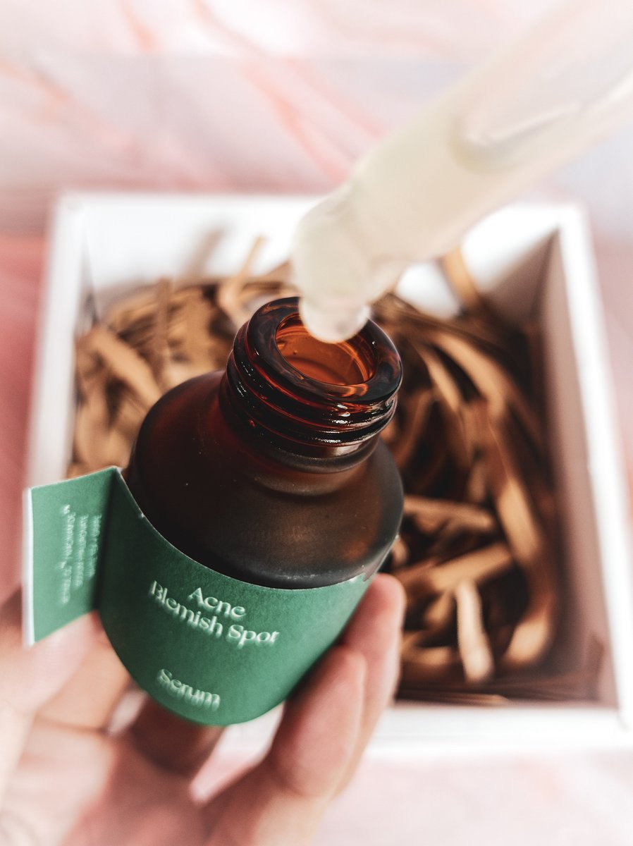 moniqreads's tweet photo. Congratulations on your latest launch @gentle_effect , Acne Blemish Spot Serum!🍀

Udah kucoba 3 hari terakhir dan kebetulan emang lagi punya masalah bekas jerawat huhu:(

Now it’s time to say BYEMISH! #OneLessProblem #racuninskincare ✨ https://t.co/JTXijrNn7b