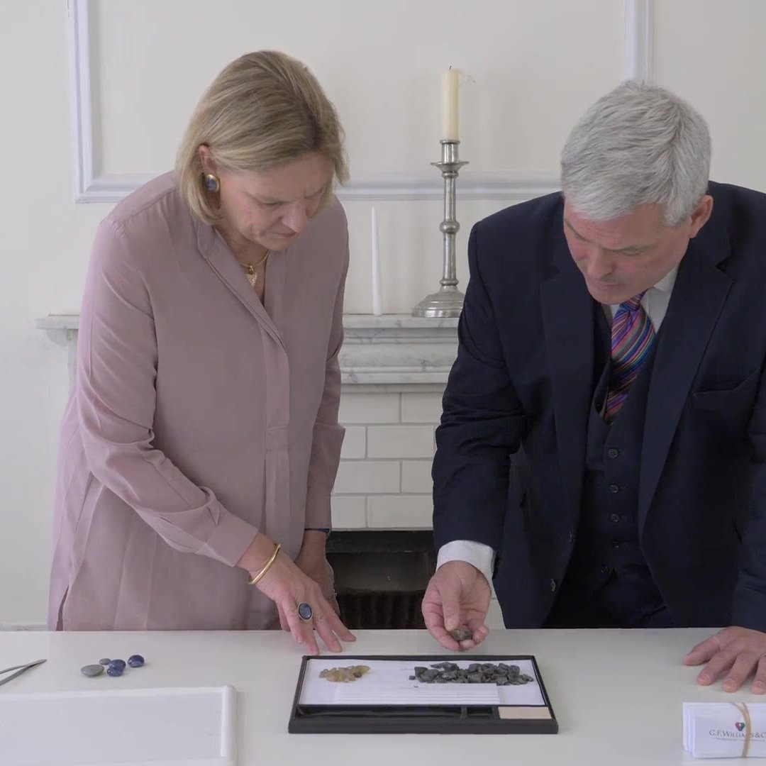 Learning with Experts (@lwe_hub) on Twitter photo Do you know the real value of your jewellery?
<a href="/joannahardyltd/">Joanna Hardy</a> teaches you how to evaluate jewellery - from gems to jewellery craftsmanship, and deciphering hallmarks.
💎 learningwithexperts.com/jewellery/cour…
#jewelleryvalue #gemstones #jeweleryclass #jewelleryfoundation Do you know the real value of your jewellery?
<a href="/joannahardyltd/">Joanna Hardy</a> teaches you how to evaluate jewellery - from gems to jewellery craftsmanship, and deciphering hallmarks.
💎 learningwithexperts.com/jewellery/cour…
#jewelleryvalue #gemstones #jeweleryclass #jewelleryfoundation