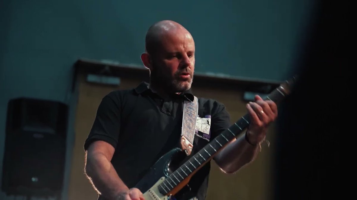 sdcollege's tweet image. Meet our Music Lecturer, Barney 👋 Alongside being a part of the @sdcollege community, Barney runs his own recording studio and performs with different bands: youtu.be/z17fWBN0Oho

More about our music provision here: bit.ly/3azdM7O