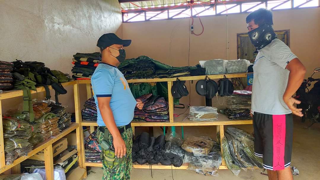 PNPLagangilang's tweet photo. PCpl Precilo B Buenavista Jr conducted store visit at Anagaran Variety Store, RTW and Military Supply at So Barbarit, Tagodtod, Lagangilang Abra and engaged the owner in relation to Intensified Campaign on "Bantay Bihis".
#ToServeandProtect
#RespectOurUniform
#tamangbihis https://t.co/dqy5wyoFYK