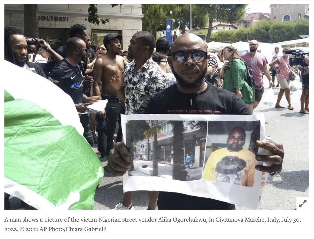 An Italian man beat a Nigerian street vendor to death in the small town of Civitanova Marche. Bystanders failed to intervene for the 4 minutes it took to kill him. The police - and much of #Italy - are trying to pretend this isn't a racist hate crime. hrw.org/news/2022/08/0…