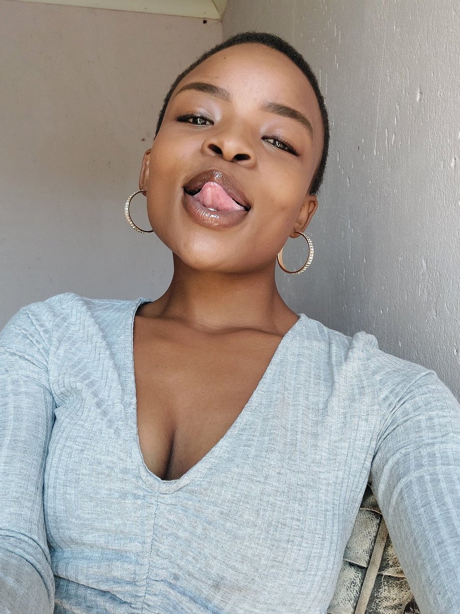 NokwaziKaShenge's tweet photo. @SuperCSweets @GiveawayGoat #SuperCSweets
#Selfie #Drip #Selfie #LookingOutForNumberOne https://t.co/Y8kr3hgl6I