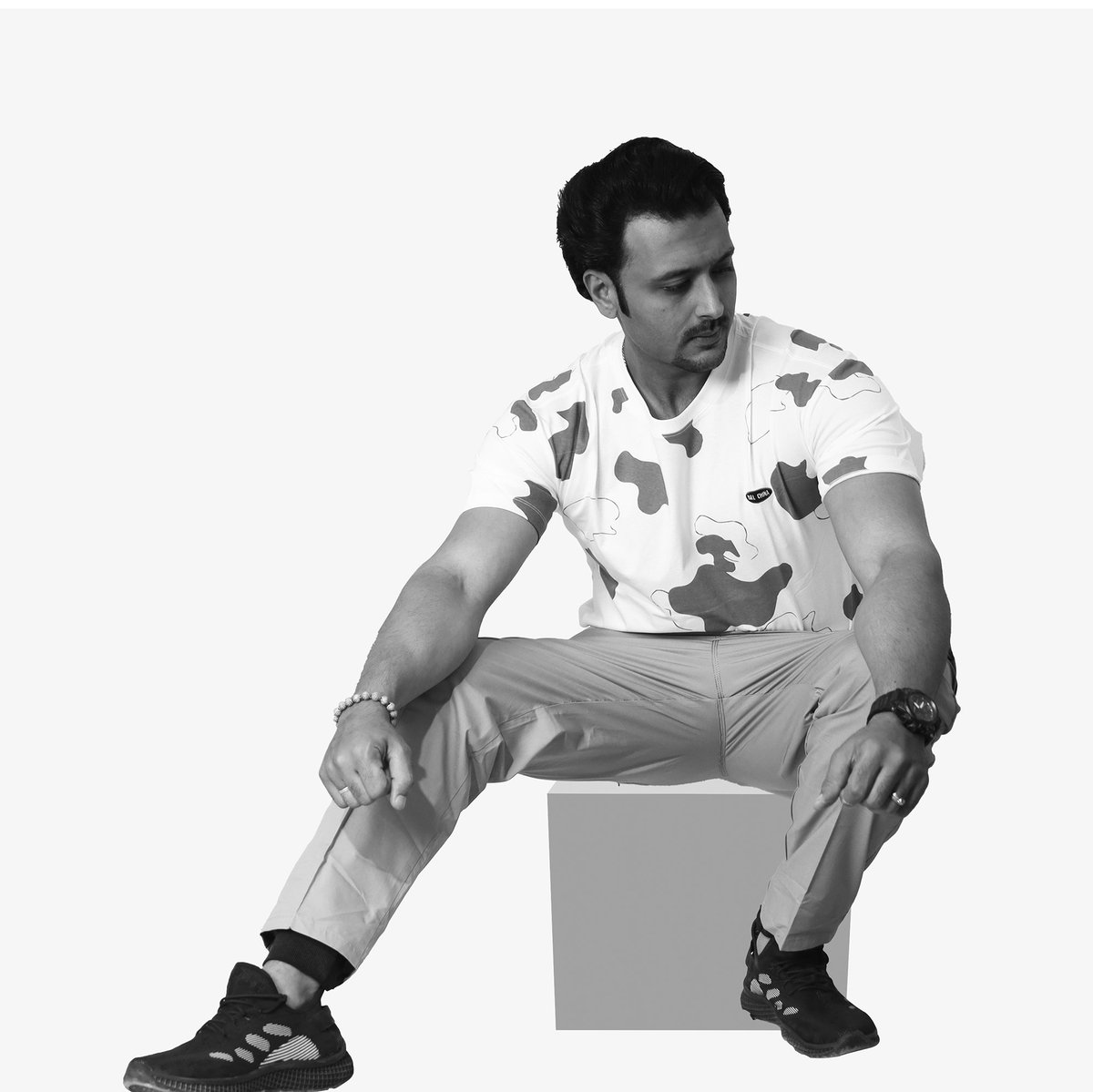 SparkAttire's tweet photo. Fashion is the armor to survive the reality of everyday life.

#acute #sparkattire #sparkattirecommunity #spark #attire #tee #graphictee #graphictshirts #tshirt #graphics #gymwear #modern https://t.co/s7SCDLoExh
