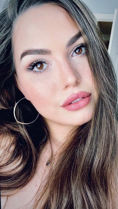 I&rsquo;m an unapologetic sweet-heart, sassy-thing, sex-bomb, self-boss &amp; I wasn&rsquo;t made to be labeled to fit<a href="/tag/latenightthoughts"class="tags"><span>#latenightthoughts</span></a><a href="/tag/justfyi"class="tags"><span>#justfyi</span></a>