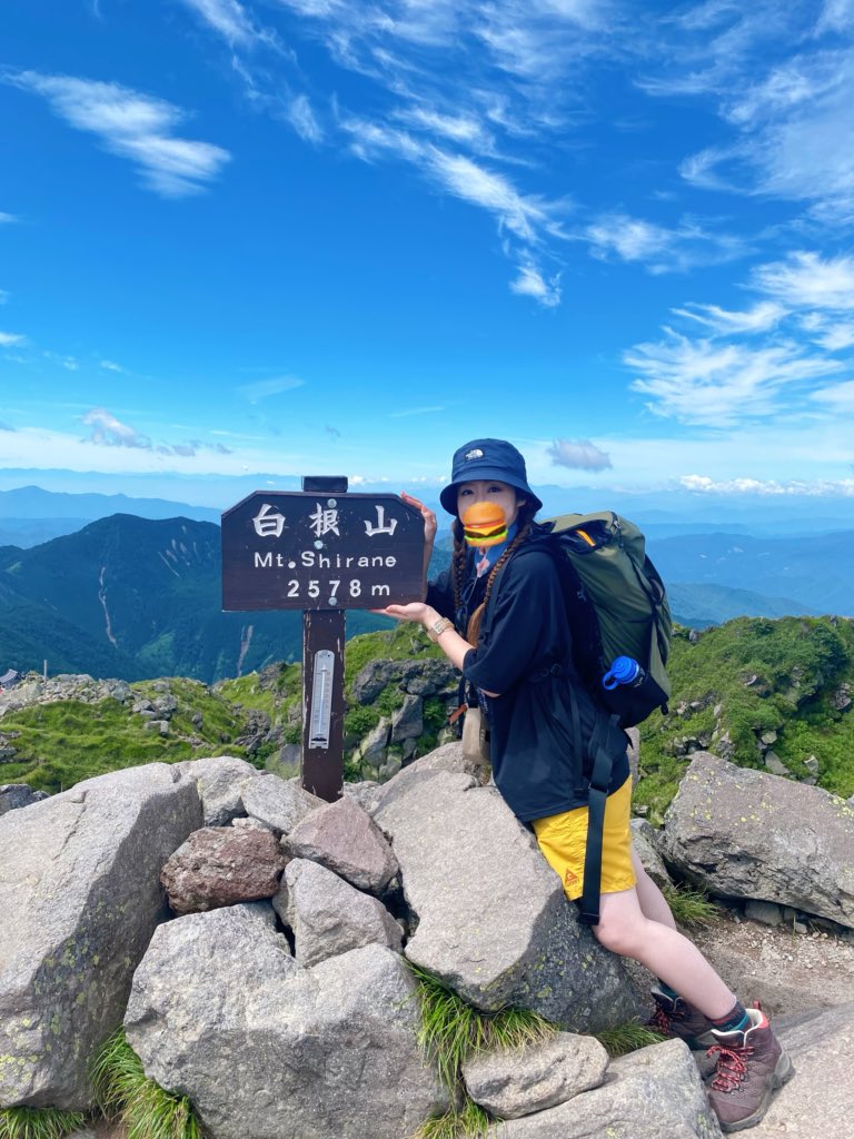 Aya 読書 2日連続で山業です 本日は関東最高峰の日光白根山 に登りました 最高だった ゚d゚ 五色沼の方まで周回出来たので大満足 スクワットしておいただけあったわ ビールが沁みる 本でも読みながら帰ります 日光白根山 2 578m 日本百名山 Aya 読書 2日連続で山業です 本日は関東最高峰の日光白根山 に登りました 最高だった ゚d゚ 五色沼の方まで周回出来たので大満足 スクワットしておいただけあったわ ビールが沁みる 本でも読みながら帰ります 日光白根山 2 578m 日本百名山