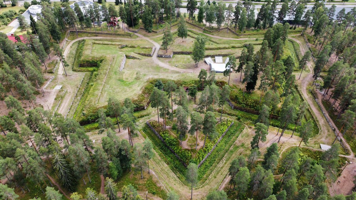 elfsprite's tweet photo. The conflict of east and west has always been present in Finland. This is the 18th century fortress of Taavetti (Finnish version of David) which was part of the South-Eastern Finnish fortification system by generalissimus Suvorov.
#luumäki #djimavicmini #taavetti https://t.co/9q1cHMg8BM