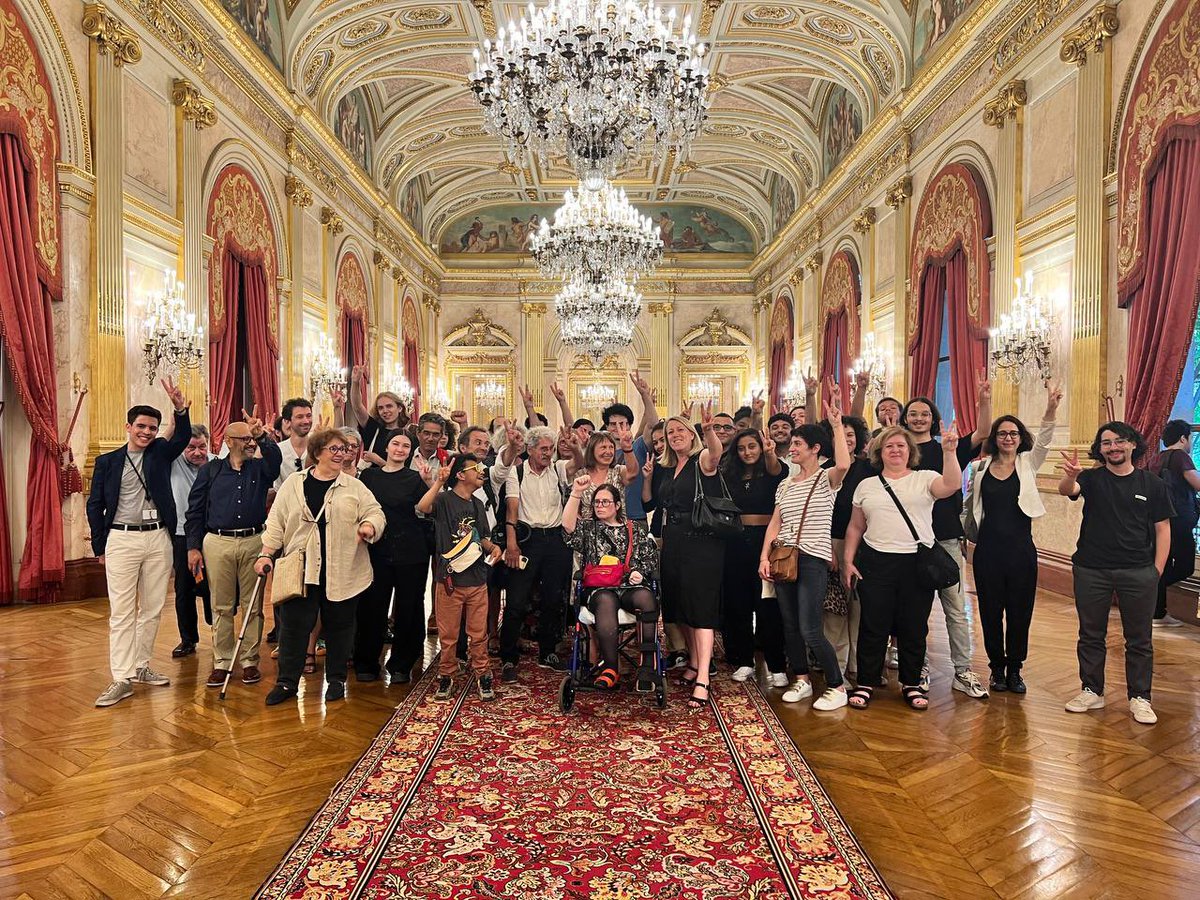 ✌️ Et à la fin, c'est nous qu'on a gagné ! 😉

Avec les militantes et les militants #NUPES du 20e qui ont porté notre magnifique campagne et permis la victoire, nous visitions hier soir l'Assemblée nationale. #circo7515 #Paris20