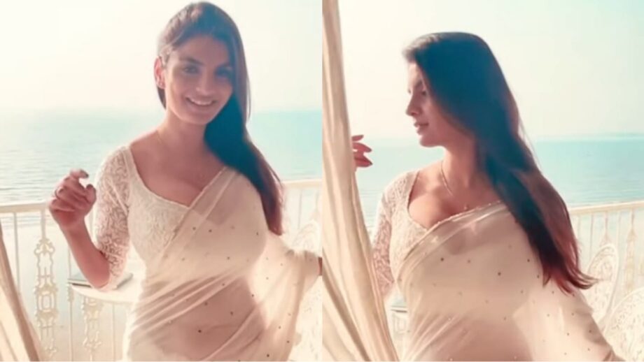 newsmanoranjan_'s tweet image. अन्वेषी जैन के डीप नेक ट्रांसपेरेंट ब्लाउज  ने इंटरनेट पे‌ मचाया हुडदंग

iwmbuzz.com/hindi/?p=216270

#Anveshijain #DeepNeck