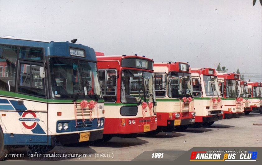 bangkokbus_club's tweet photo. #Flashback90 31 ปีกับรถครีมแดงที่วิ่งกันอยู่ทุกวันนี้ กับภาพอดีต ช่วงที่ ขสมก.สั่งรถรุ่นใหม่ในช่วงปี '34 จำนวน 2,840 คัน แบ่งเป็น รถ ปอ.เบนซ์ 800 คัน ครีมแดง ฮีโน่ 540 คัน อีซูซุ 540 คัน มิตซู 510 คัน และแดวู 450 คัน

ปัจจุบันเหลือแค่รถร้อนยี่ห้อฮีโน่ อีซูซุ และมิตซูฯ https://t.co/vGFATTxxV9