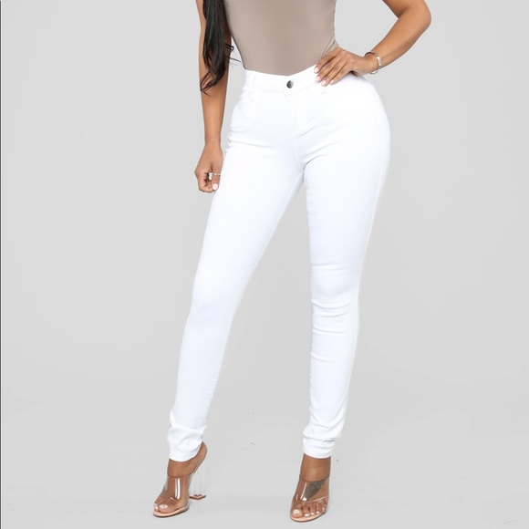 AmberMarie80s's tweet photo. So good I had to share! Check out all the items I'm loving on @Poshmarkapp #poshmark #fashion #style #shopmycloset #gucci #fashionnova: https://t.co/tRMrAYFW4M https://t.co/1vbIPNQ3Yl