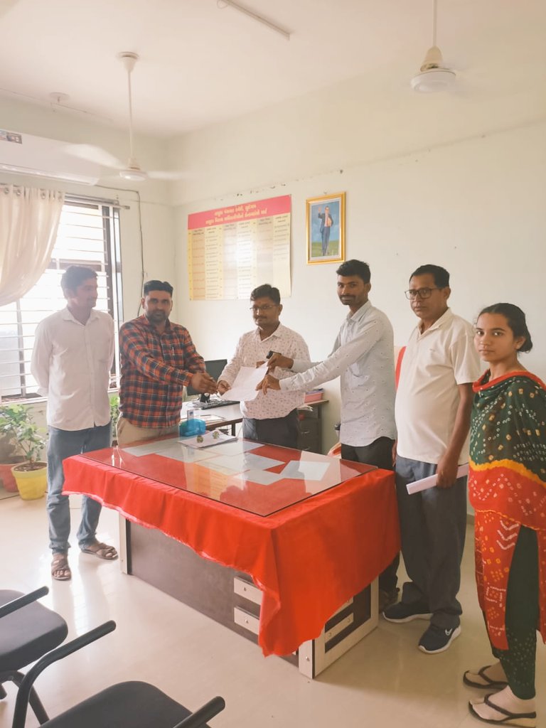 તલાટી કમ મંત્રી કેડરની વિવિધ પડતર માંગણીઓને લઈને વારંવાર રજૂઆતો,પત્રો,આવેદનપત્રો તથા હડતાળ પછી પણ સરકારશ્રી દ્વારા લાંબા સમય સુધી કોઈ નક્કર કાર્યવાહી ના થતાં રાજ્ય તલાટી મહામંડળની સાથે સુઈગામ તલાટી મંડળ પણ હડતાળના માર્ગે...!