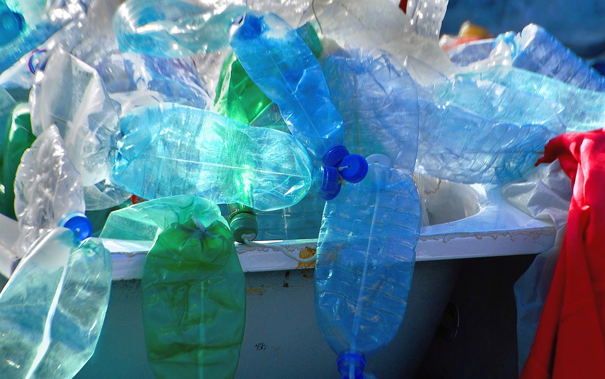 EUPublications's tweet photo. Among the waste generated by us, plastics represent a big challenge due to their high production and low recycling rates. #PlasticStrategy: a milestone of the New #CircularEconomy Package where #PlasticRecycling plays a role!
👉 https://t.co/8rYiW3oGEy https://t.co/v6V83qOFQu