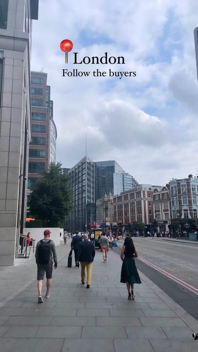 JavelinRetail's tweet photo. #buyingdiaries with our menswear team heading into London to visit Selected and Only &amp; Sons. 🚂 https://t.co/liw7RMQVaV